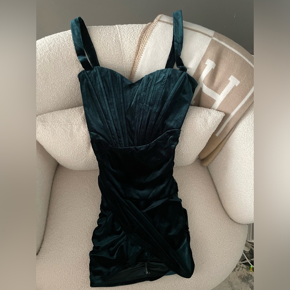 Emerald Velvet Corset Sweetheart Ruched Dress - Picture 3 of 8